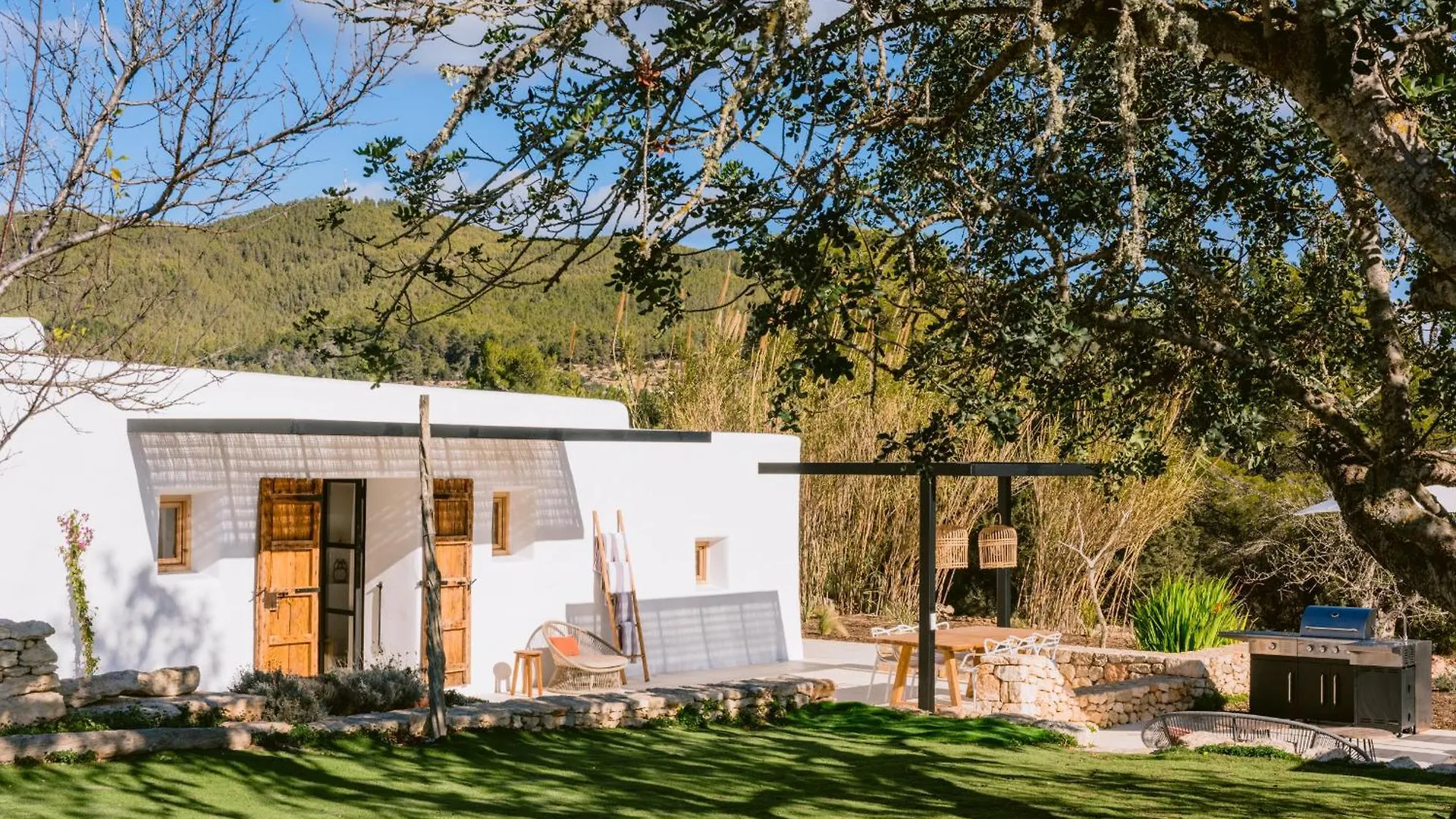 Villa Es Pujolet Renovada 100 Porcien Un Refugio De Paz En El Corazon De Ibiza Piscina Ac Diseno Tranquilidad El Verdadero Ibiza Sant Joan De Labritja