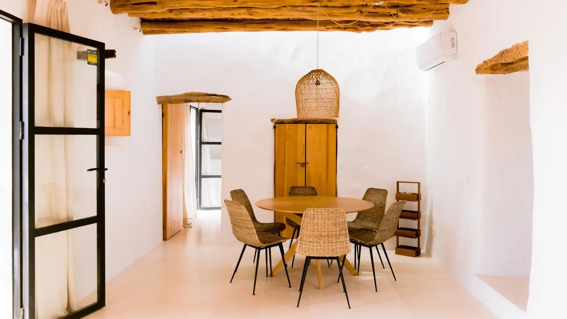 Villa Es Pujolet Renovada 100 Porcien Un Refugio De Paz En El Corazon De Ibiza Piscina Ac Diseno Tranquilidad El Verdadero Ibiza Sant Joan De Labritja