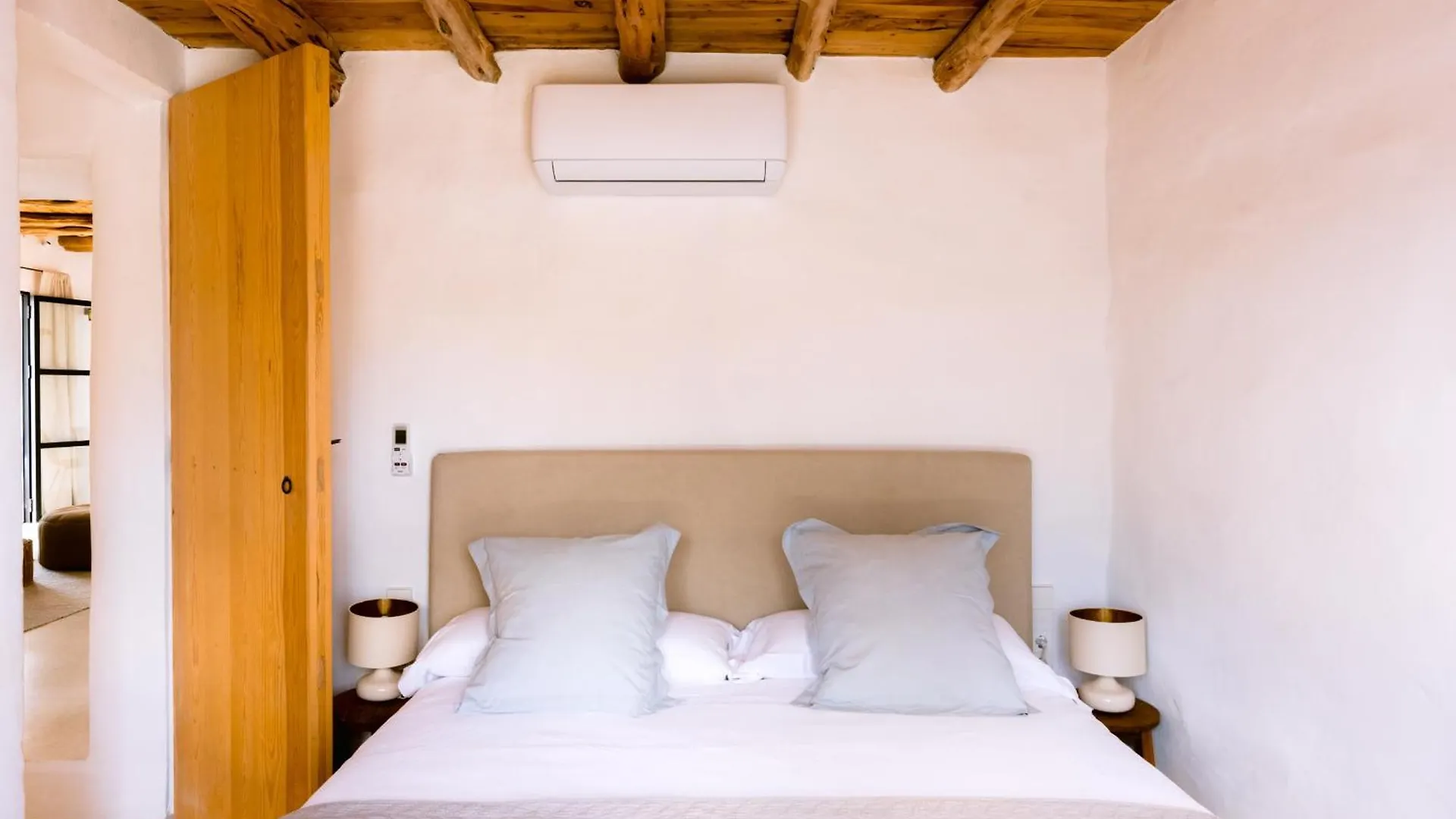 Villa Es Pujolet Renovada 100 Porcien Un Refugio De Paz En El Corazon De Ibiza Piscina Ac Diseno Tranquilidad El Verdadero Ibiza Sant Joan De Labritja