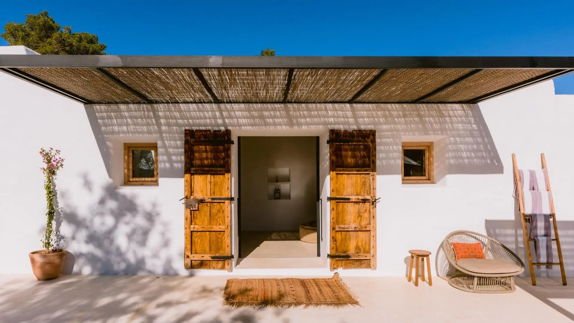 Villa Es Pujolet Renovada 100 Porcien Un Refugio De Paz En El Corazon De Ibiza Piscina Ac Diseno Tranquilidad El Verdadero Ibiza Sant Joan de Labritja